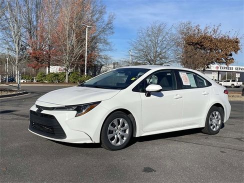 Used 2023 Toyota Corolla LE image 1