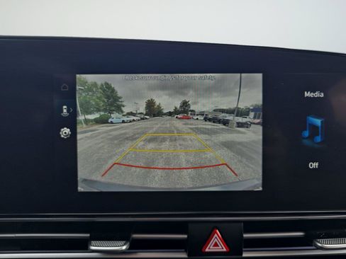 Certified 2024 Hyundai Elantra SEL FWD image 15