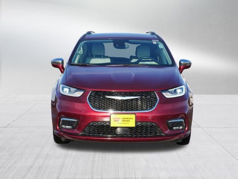 Used 2021 Chrysler Pacifica Limited image 2