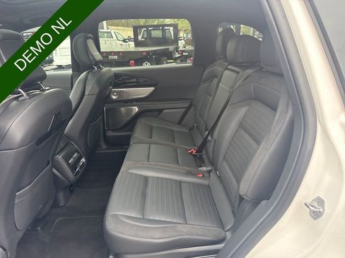Used 2025 Lincoln Nautilus Reserve AWD/4WD image 12