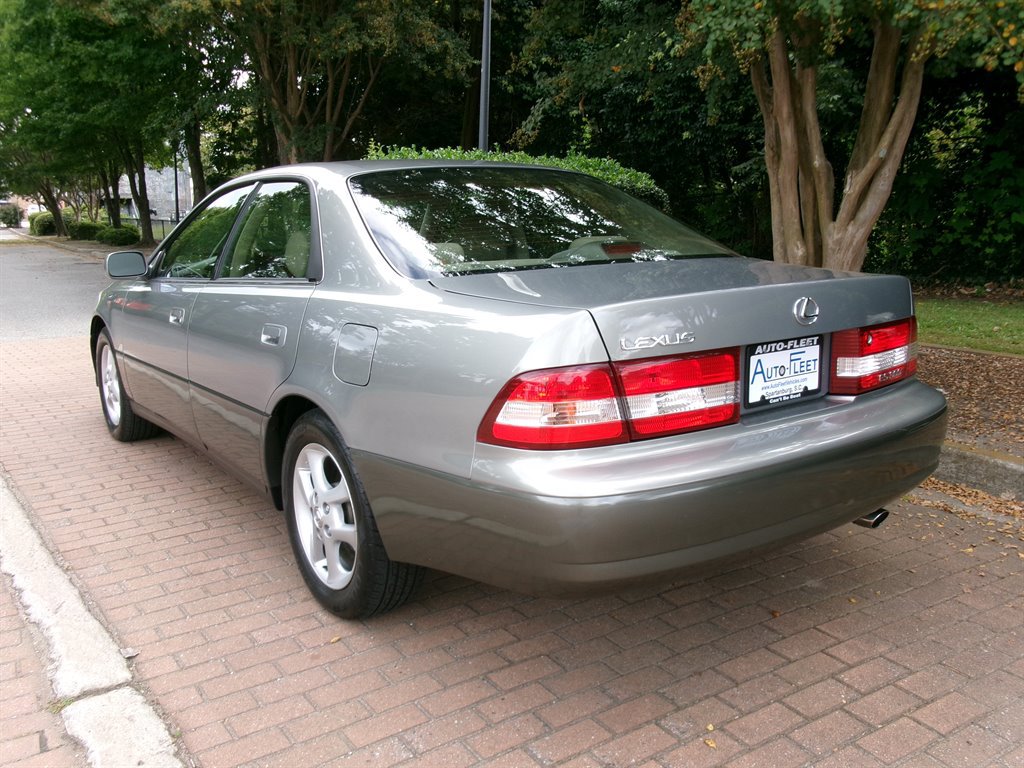 Used 2001 Lexus ES 330 w/ Lexus Value Pkg FWD image 6
