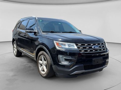 Used 2017 Ford Explorer XLT AWD/4WD image 1