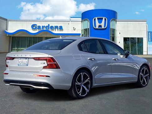 Used 2024 Volvo S60 B5 Plus image 6