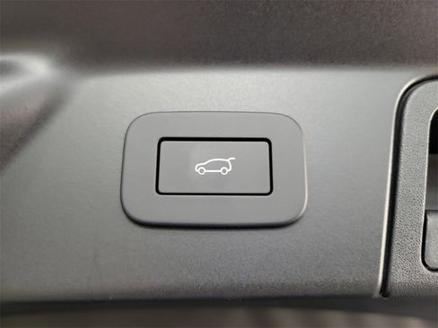 New 2025 Land Rover Range Rover Velar Dynamic SE image 31