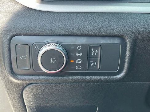 Used 2022 Ford Explorer XLT w/ Equipment Group 202A AWD/4WD image 19