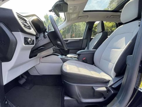 Used 2025 Ford Escape Active FWD image 10
