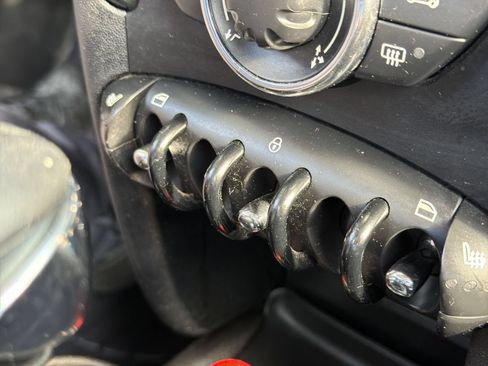 Used 2011 MINI Cooper Hardtop FWD image 25