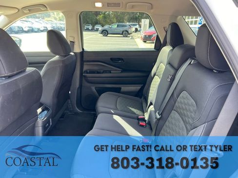 Used 2024 Nissan Pathfinder SV image 16