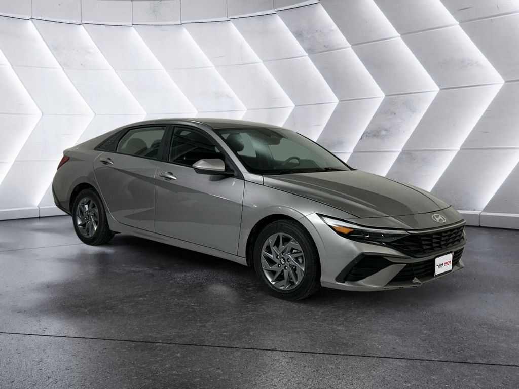 Used 2024 Hyundai Elantra SEL FWD image 1