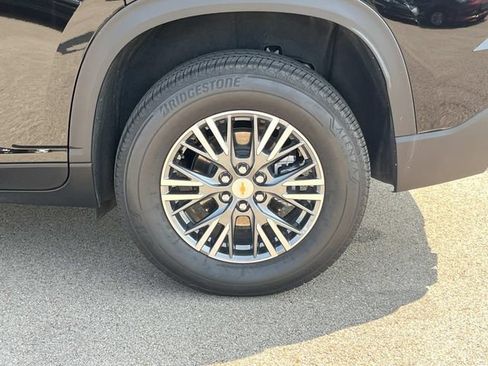 Certified 2025 Chevrolet Traverse LT FWD image 12