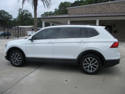 Used 2020 Volkswagen Tiguan SE w/ Panoramic Sunroof Package FWD image 19