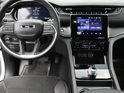 New 2025 Jeep Grand Cherokee L Altitude image 31