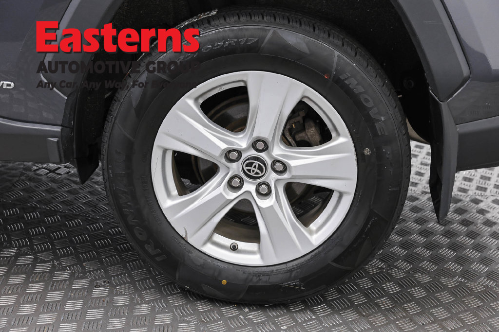 Used 2021 Toyota RAV4 LE w/ Carpet Mat Package (TMS) AWD/4WD image 33