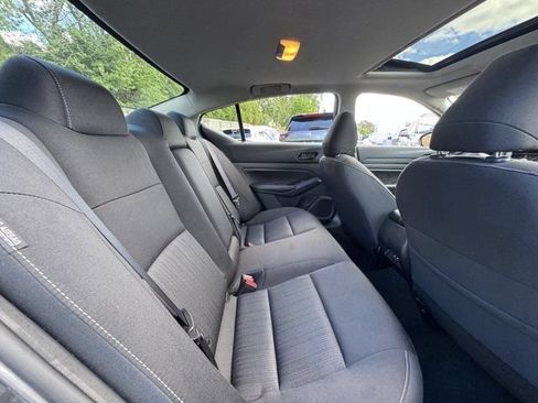 Used 2024 Nissan Altima 2.5 SV w/ SV Premium Package FWD image 11