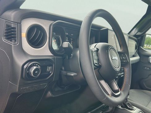 Used 2024 Jeep Wrangler Unlimited Sport AWD/4WD image 12