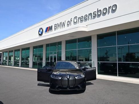 Used 2024 BMW iX xDrive50 w/ Sport Package AWD/4WD image 29