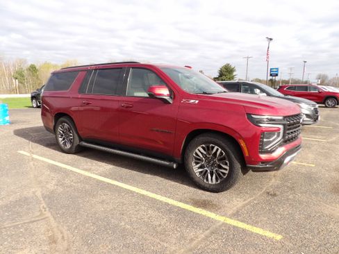 Used 2025 Chevrolet Suburban Z71 w/ Z71 Off-Road Package AWD/4WD image 3