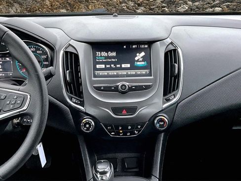 Used 2018 Chevrolet Cruze LT image 6