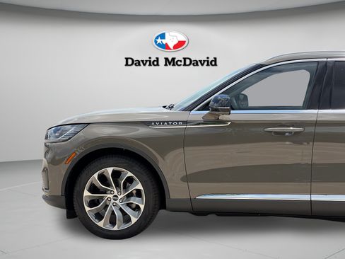New 2025 Lincoln Aviator Reserve w/ Illumination Package RWD image 32