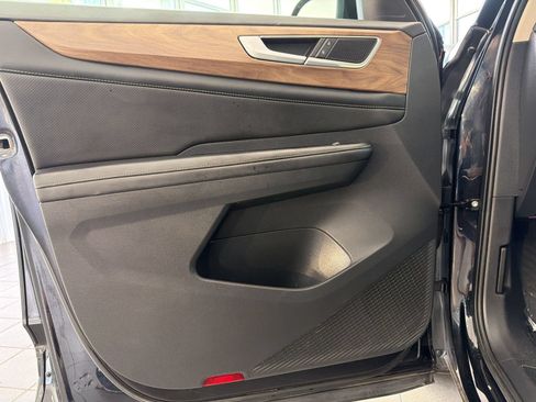 Used 2024 Volkswagen Atlas SE FWD image 14