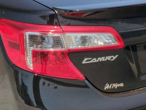 Used 2012 Toyota Camry SE FWD image 16