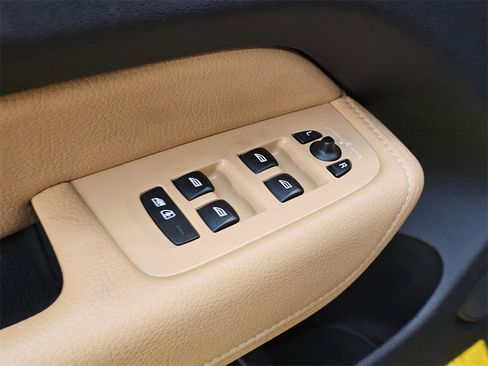 Used 2020 Volvo XC60 T5 Momentum w/ Protection Package Premier image 24