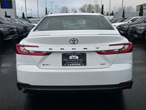 Used 2025 Toyota Camry SE image 5