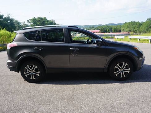 Used 2017 Toyota RAV4 LE FWD image 18