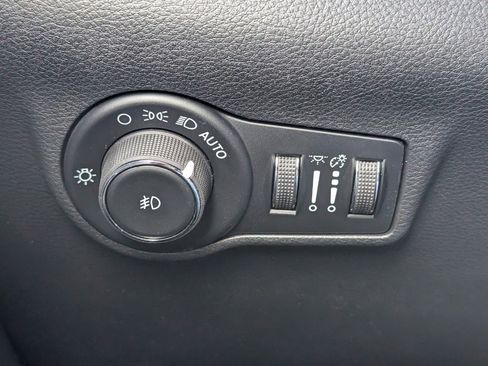 New 2026 Jeep Compass Latitude image 13