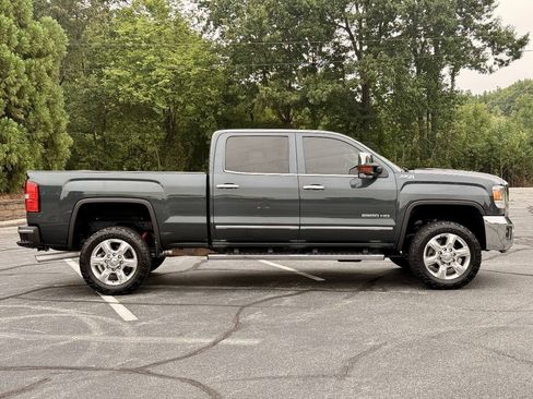 Used 2018 GMC Sierra 2500 SLT AWD/4WD image 2