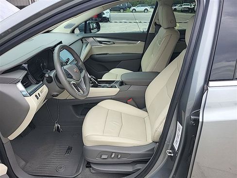 Used 2023 Cadillac XT5 Premium Luxury FWD image 9