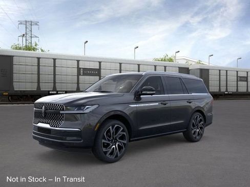 New 2026 Lincoln Navigator Reserve image 3
