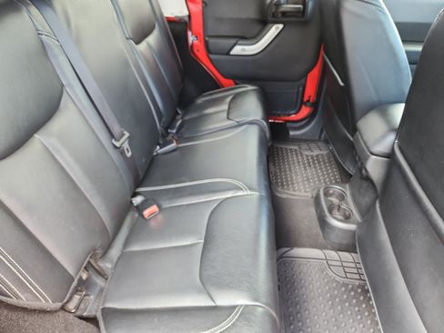 Used 2017 Jeep Wrangler Unlimited Sahara w/ Dual Top Group AWD/4WD image 18