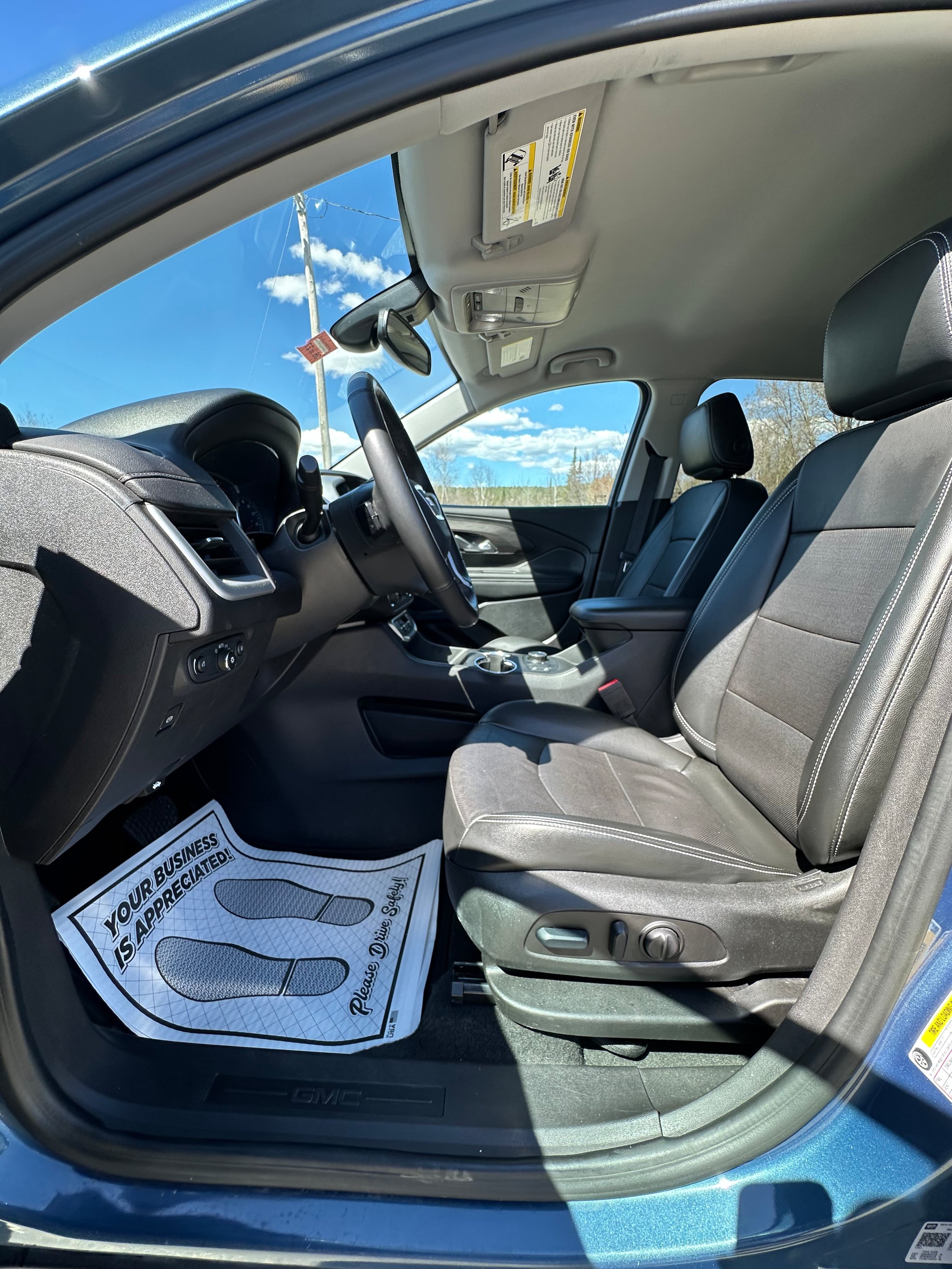 Used 2024 GMC Terrain SLT AWD/4WD image 9