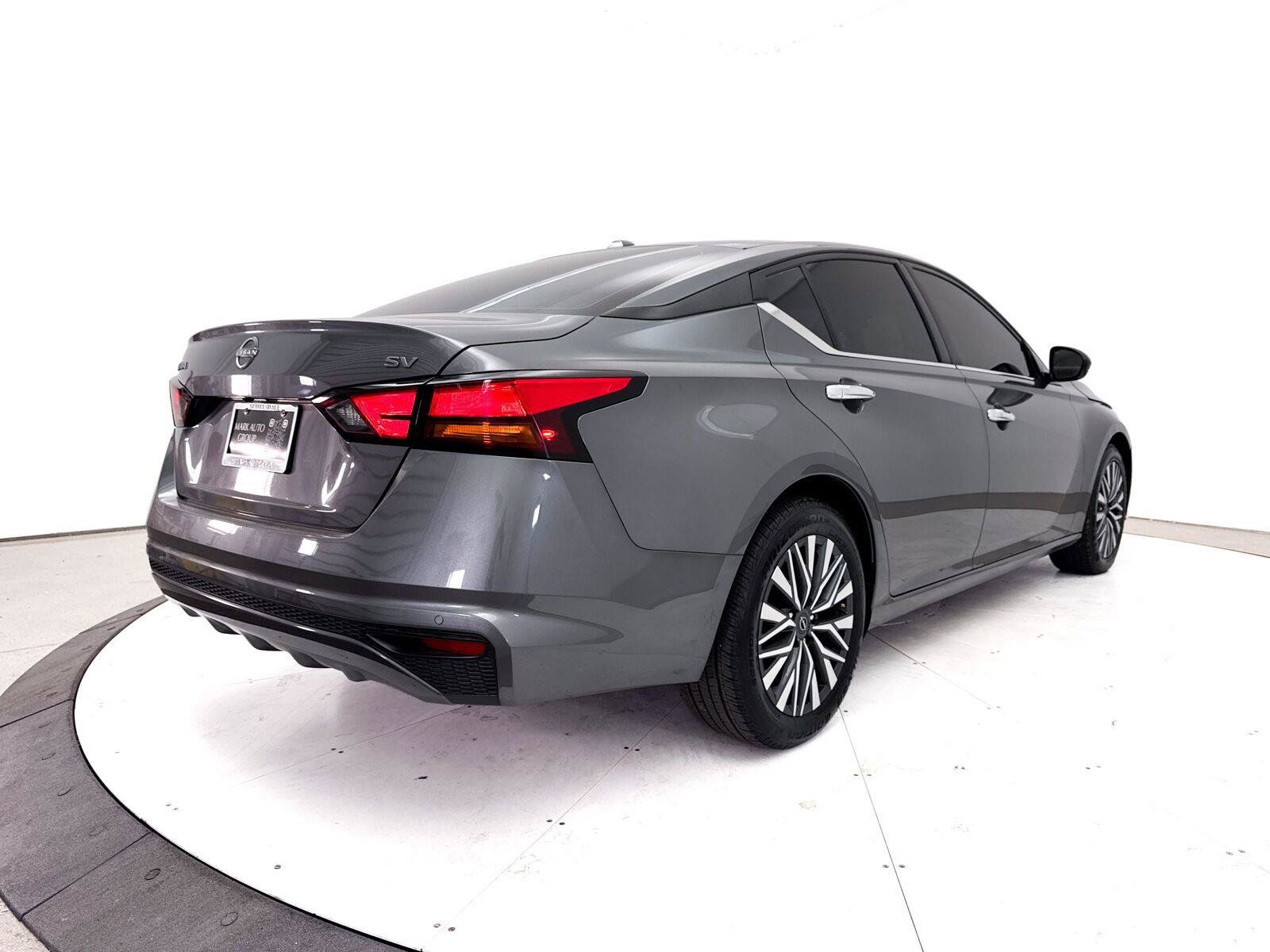 Used 2024 Nissan Altima 2.5 SV FWD image 15