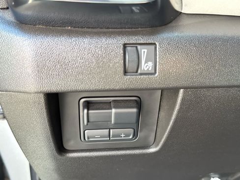 Used 2024 GMC Canyon AT4X AWD/4WD image 31