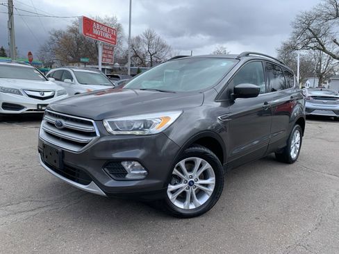 Used 2017 Ford Escape SE w/ Equipment Group 201A AWD/4WD image 1