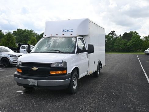 Used 2022 Chevrolet Express 3500 w/ Power Convenience Package RWD image 3