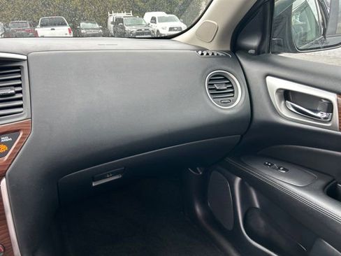 Used 2018 Nissan Pathfinder Platinum image 29