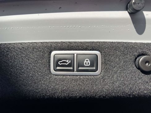 Used 2023 Genesis G70 3.3T w/ Sport Prestige Package image 9