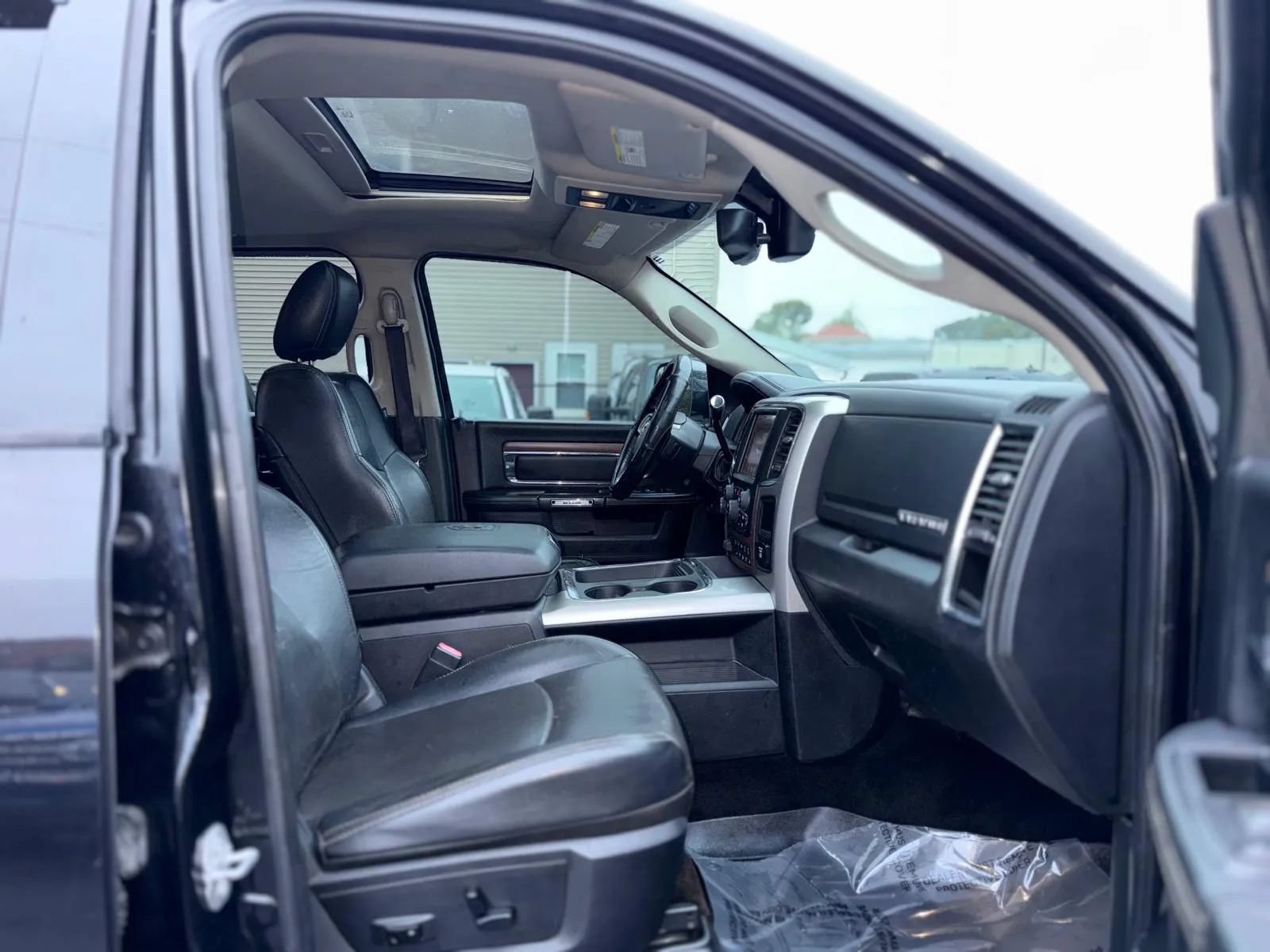 Used 2016 RAM 2500 Laramie w/ Convenience Group AWD/4WD image 15