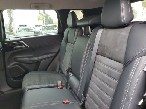 Used 2023 Mitsubishi Outlander SE Black Edition image 15