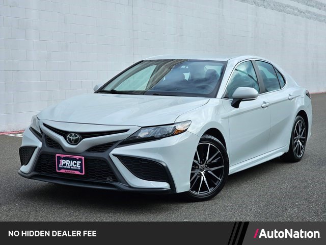 Used 2022 Toyota Camry SE FWD image 1