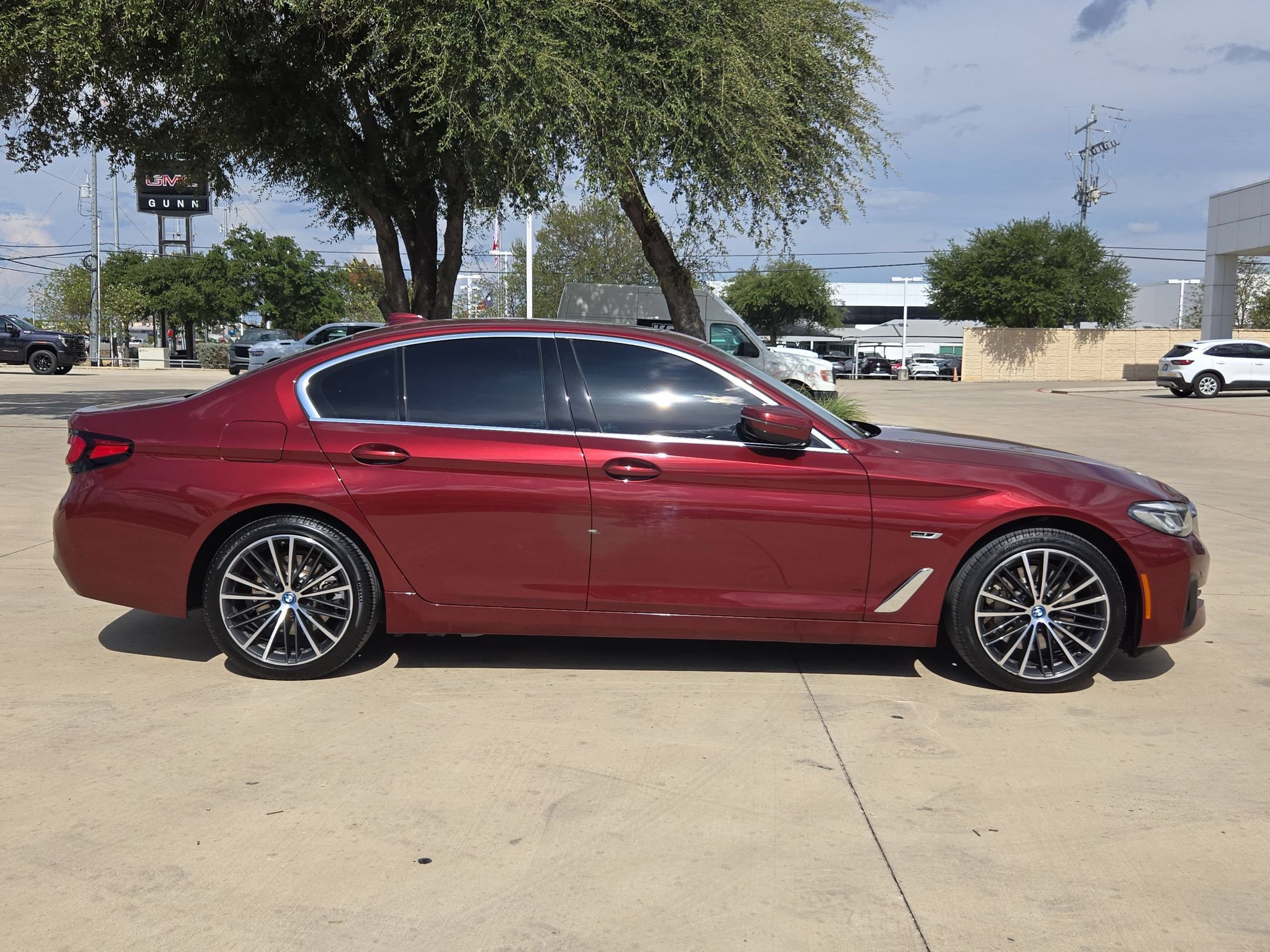 Used 2023 BMW 530e RWD image 2