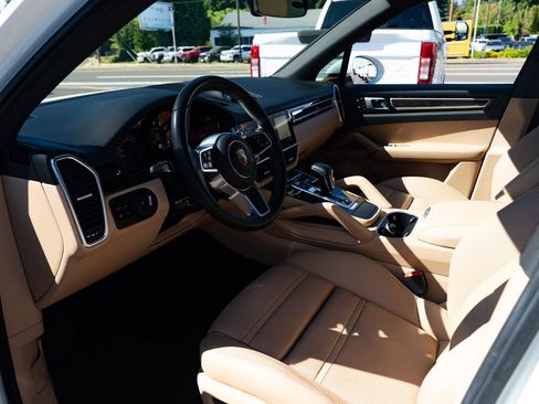 Used 2021 Porsche Cayenne AWD/4WD image 18