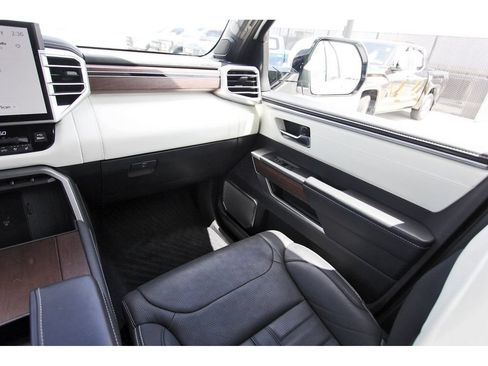 Used 2025 Toyota Sequoia Capstone w/ Tow Technology Package AWD/4WD image 10