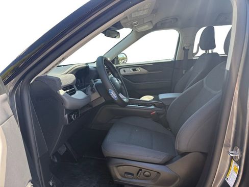 Used 2025 Ford Explorer Active image 9