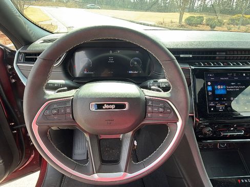 Used 2024 Jeep Grand Cherokee Altitude image 27