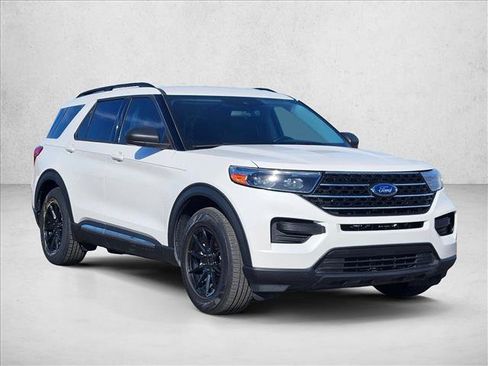 Used 2022 Ford Explorer XLT RWD image 3