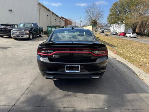 Used 2017 Dodge Charger R/T w/ Blacktop Package image 9